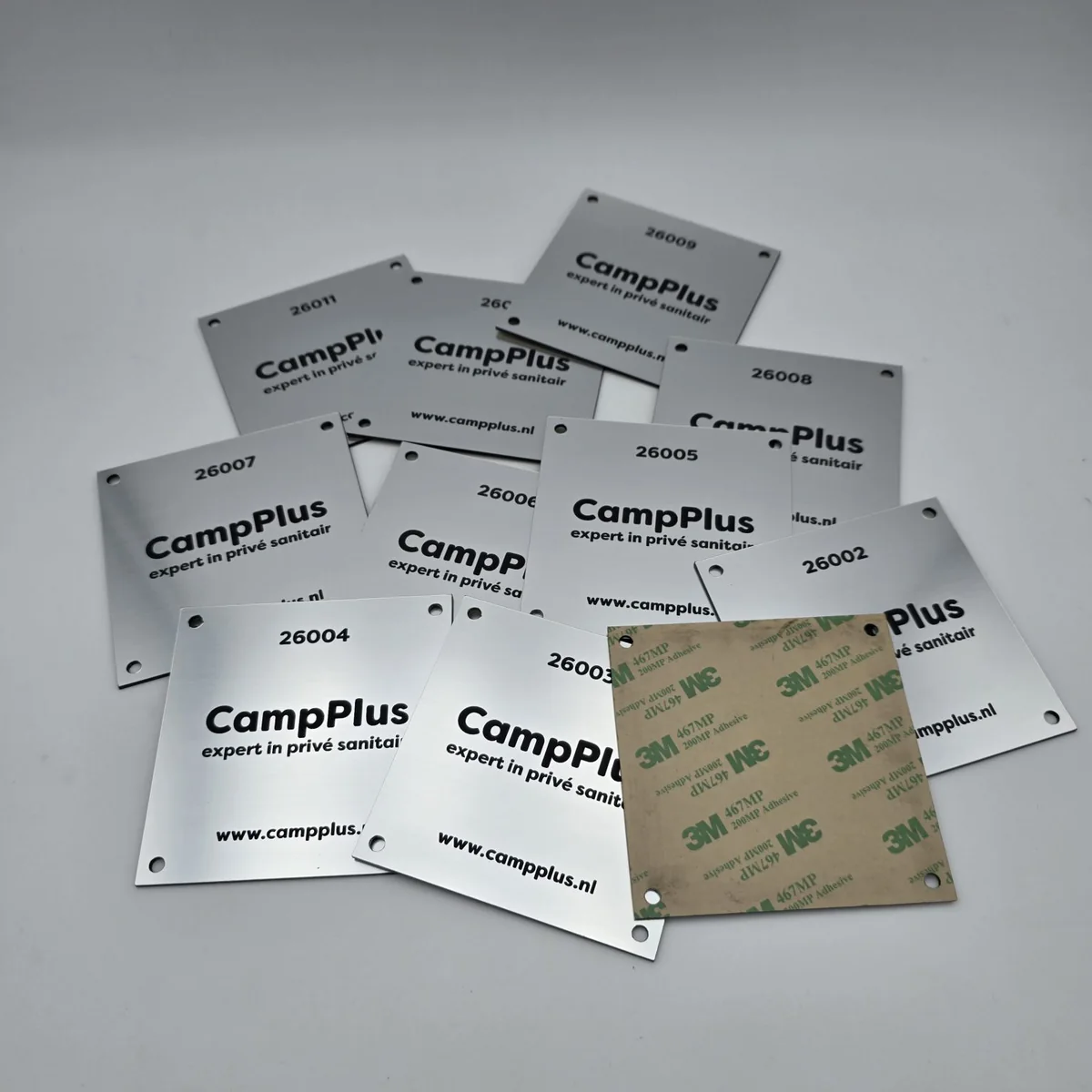 Eigen werk: serie gegraveerde typeplaatjes.