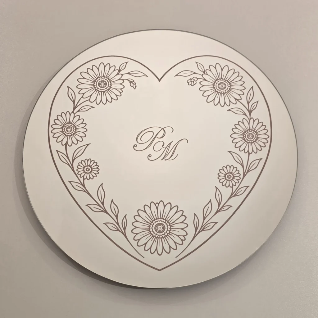 Mirror engraving for Marco Jansen: round mirror with a floral heart and personal monogram